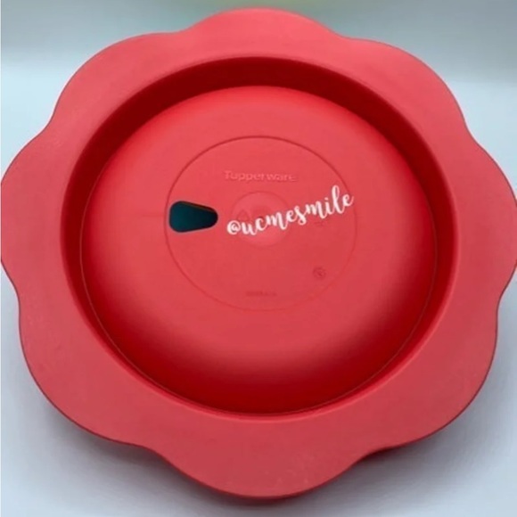 Tupperware Kids Feeding 3-Piece Bowl Set with Suction & Lid - Picture 6 of 7